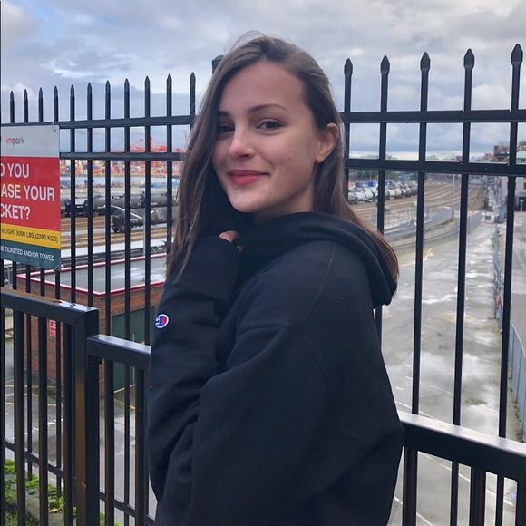 Meet your Posher, Hannah - Picture 2 of 2